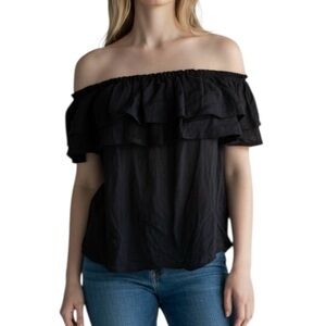 One Clothing Womens Off Shoulder Top Bouse. Color black. Size Small. NWT